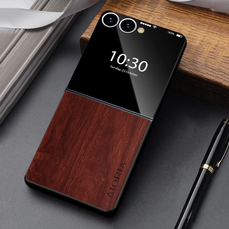 حافظة Samsung Galaxy Z Flip 3/4/5/6/7/8 FE من البولي يوريثان بملمس خشبي ومقاومة للصدمات