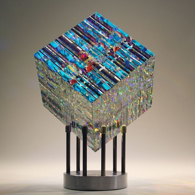 Fantasy Chroma Cube — Multi-Faceted Geometric Reflection Ornament