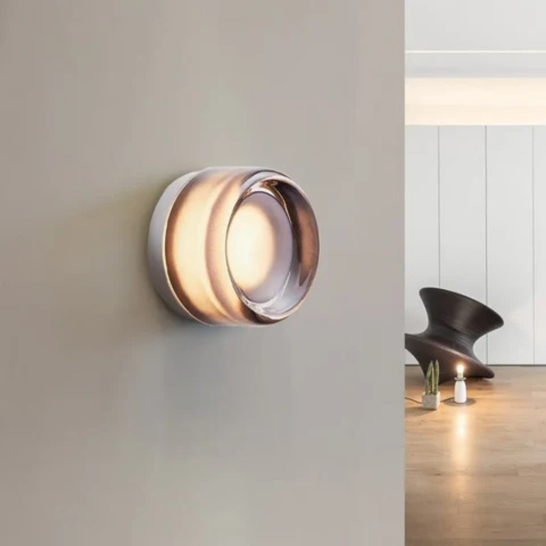 Aplica LED rotundă — lampă de perete cu sticlă în nuanță chihlimbar