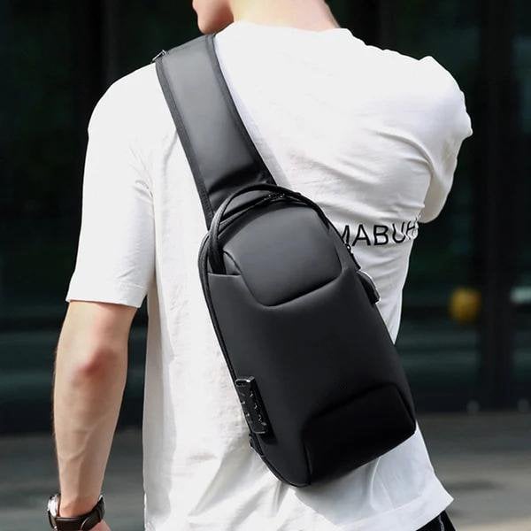Crossbody-slingtaske — vandafvisende, USB-port, TSA-lås