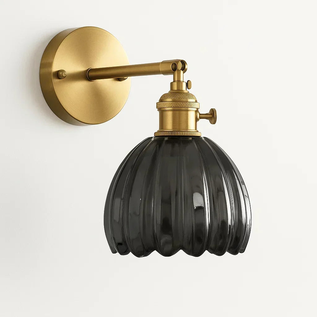 Vintage vägglampa med blommönstrad glasskärm — mässingsarm, E27, 7-Inch hög