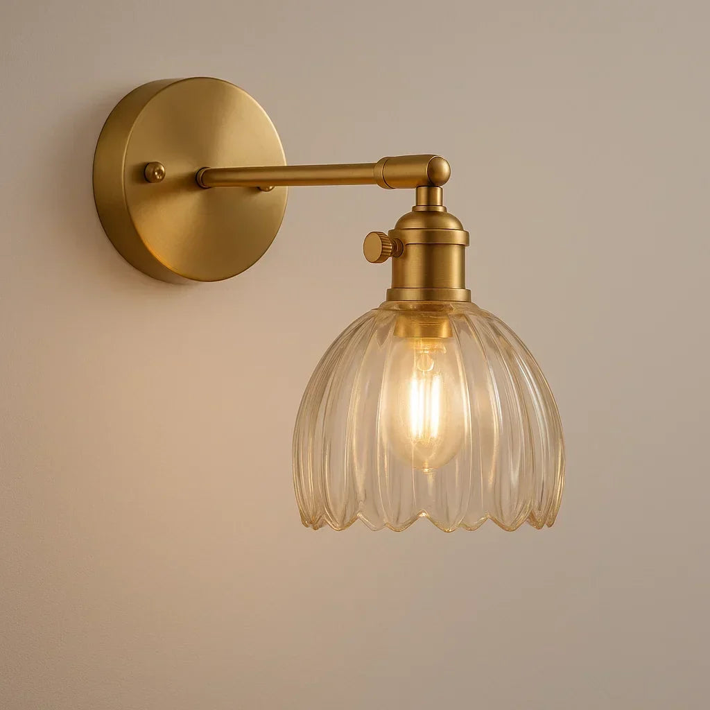 Vintage vägglampa med blommönstrad glasskärm — mässingsarm, E27, 7-Inch hög