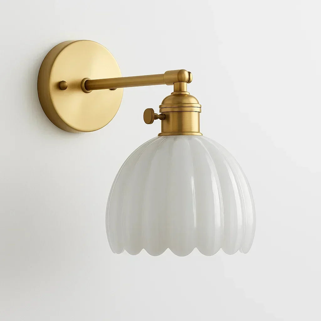 Vintage vägglampa med blommönstrad glasskärm — mässingsarm, E27, 7-Inch hög