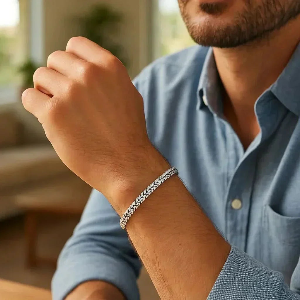 Bracelet AureonLink en acier inoxydable tressé — étanche, design à maillons en chevrons