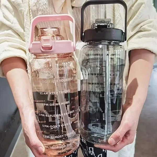 Wasserkanister mit 1,9 l Fassungsvermögen — integrierter Strohhalm, stündliche Trinkmarkierungen