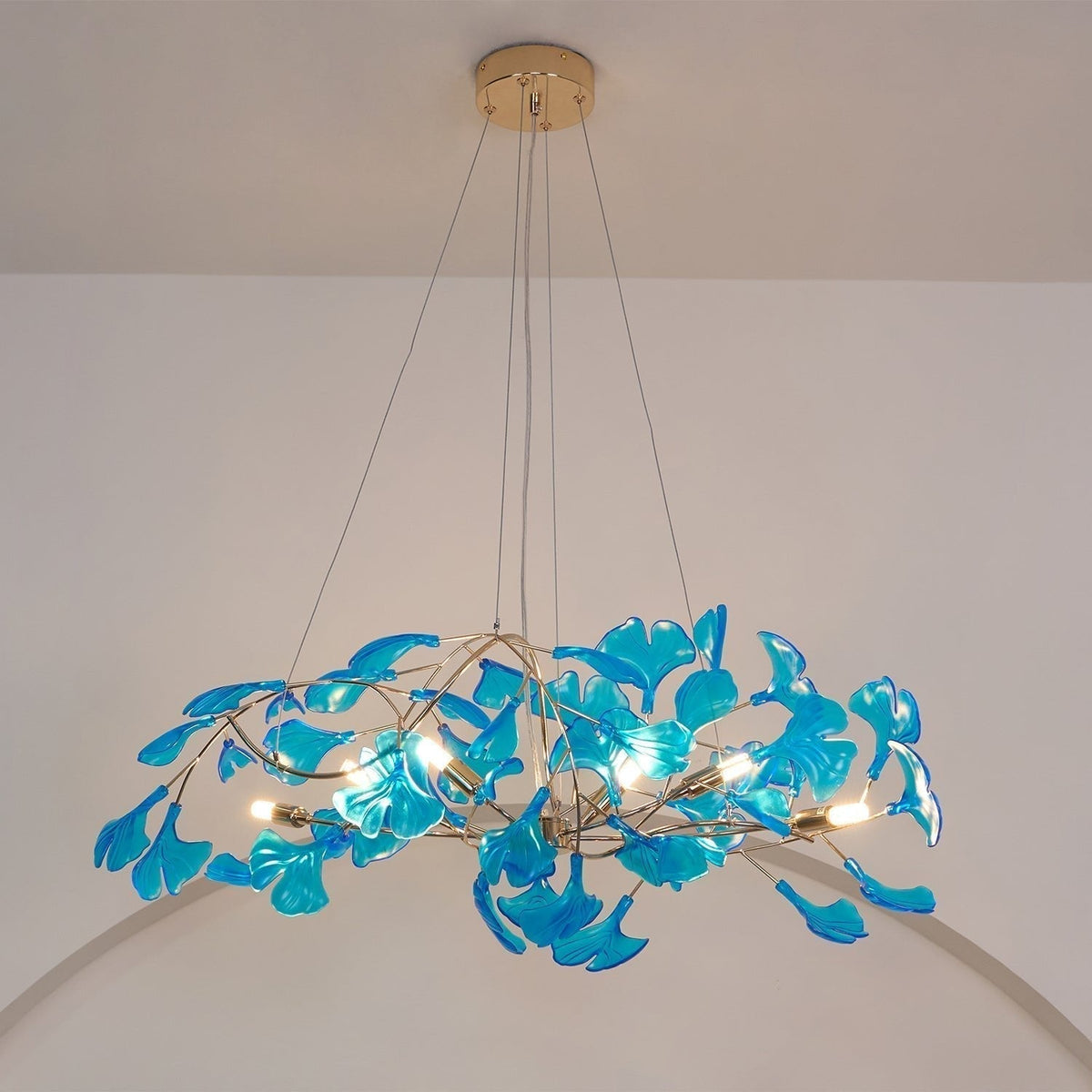 Candelabru botanic cu ramură și frunze de ginkgo — cadru din metal și acril, verde, albastru, cafea