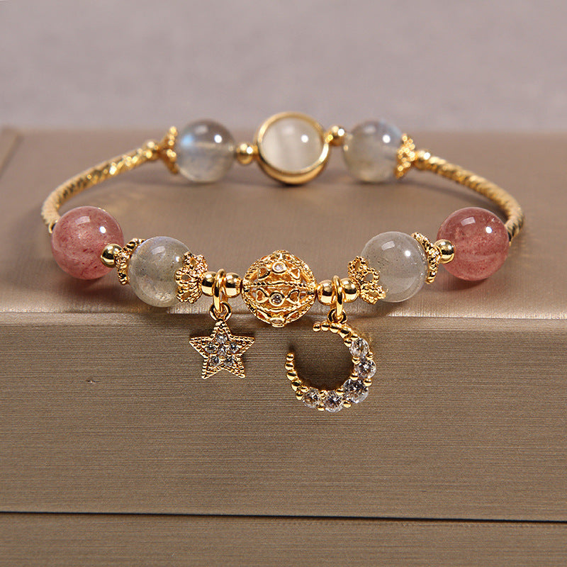 Pulsera de cuentas de labradorita y cuarzo fresa — dije de luna y estrella