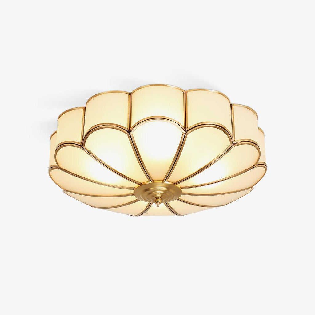 Plafoniera a filo soffitto — design floreale in ottone, vetro satinato smerlato