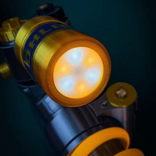 赛车减震器台灯 — 可充电 LED，触控调光