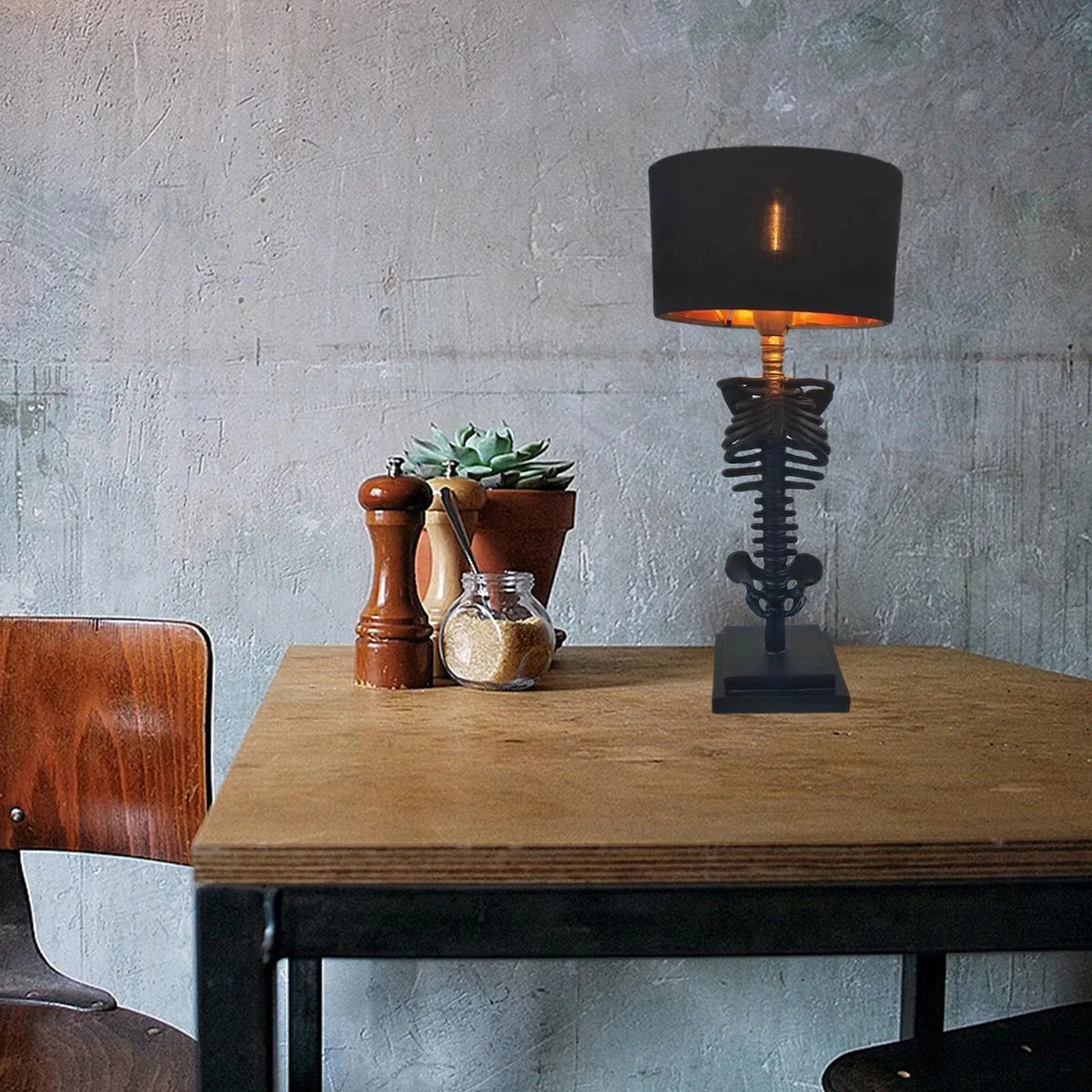 Gotisk skeletskulpturlampe | Håndlavet kunstnerisk belysning | Euroselle
