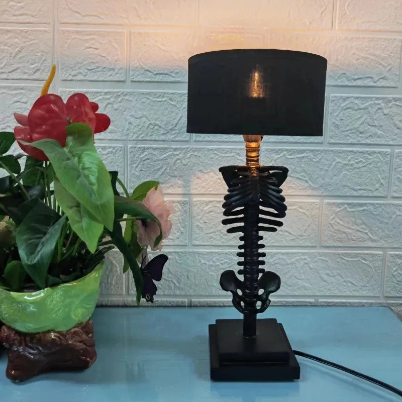 Gotisk skeletskulpturlampe | Håndlavet kunstnerisk belysning | Euroselle