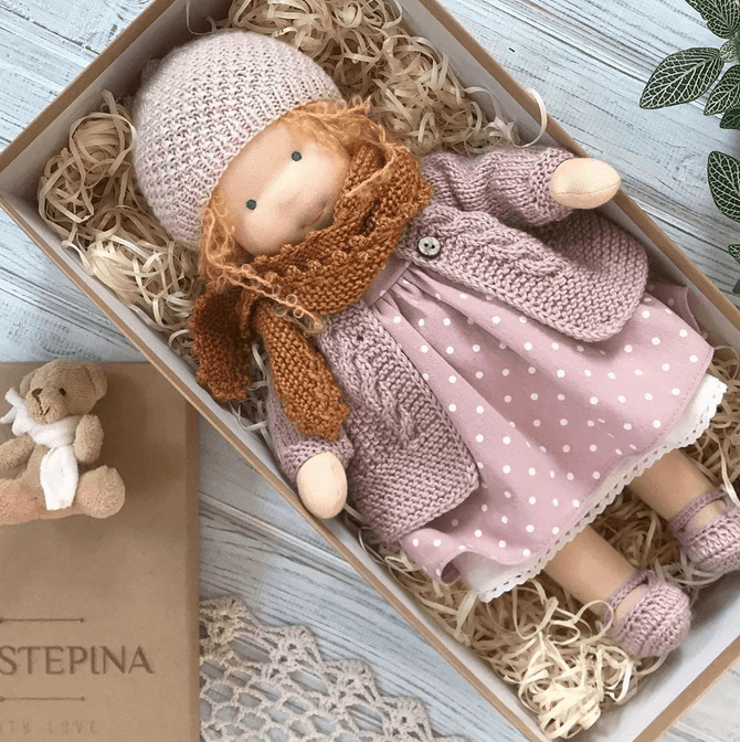 Muñeca Waldorf artesanal «Poppi» | 35cm | Algodón orgánico y textiles hipoalergénicos | Juguete educativo | Estimulación sensorial | Euroselle