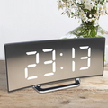Iluminação LED com visor digital grande | Relógio despertador digital LED curvo – Amedea | Euroselle