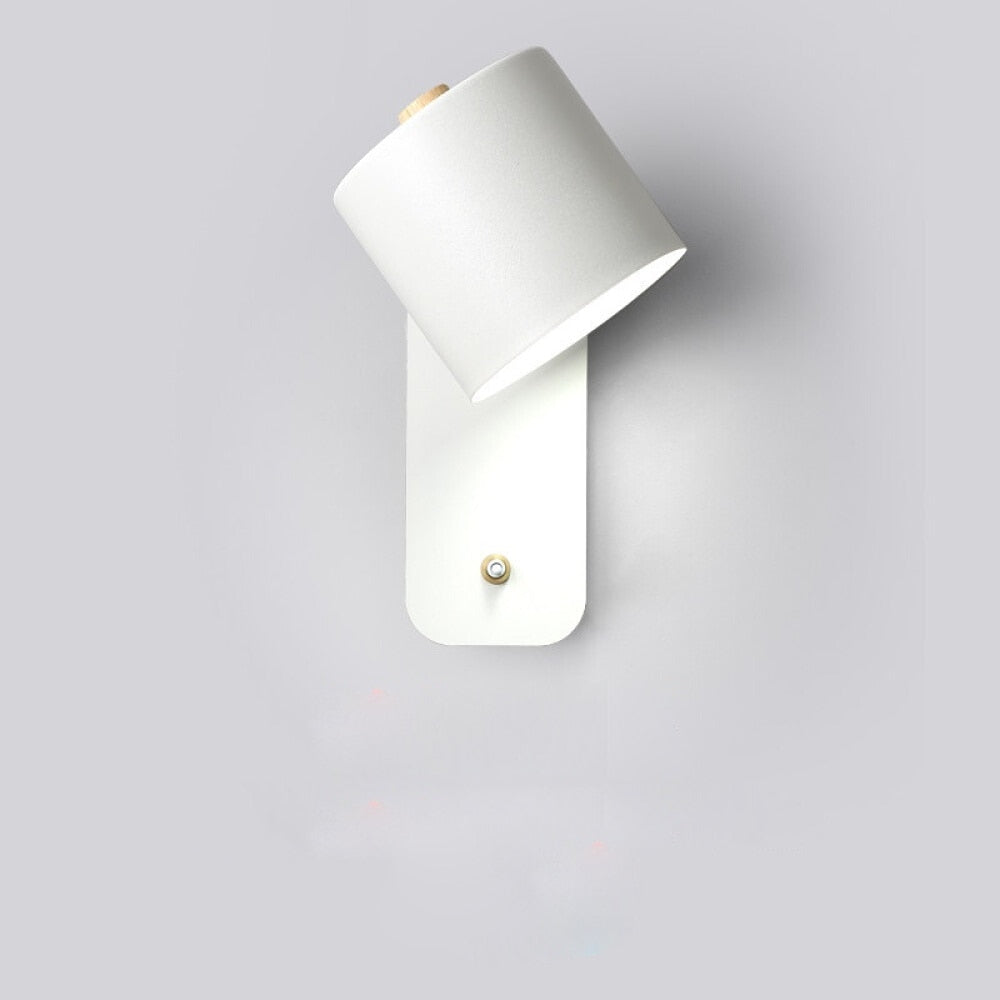 Moderne metallvegglampe med integrert bryter | Euroselle