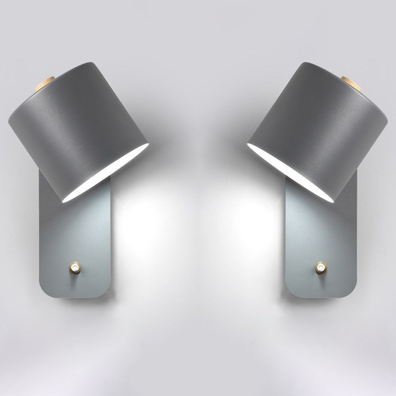 Moderne metallvegglampe med integrert bryter | Euroselle
