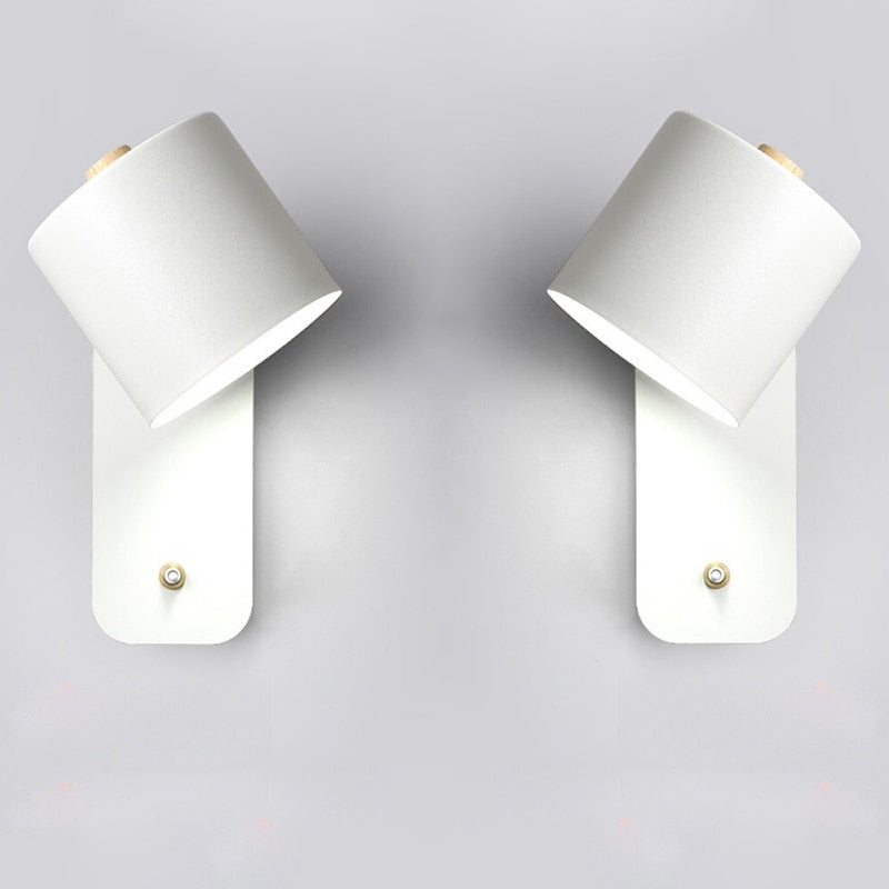 Moderne metallvegglampe med integrert bryter | Euroselle