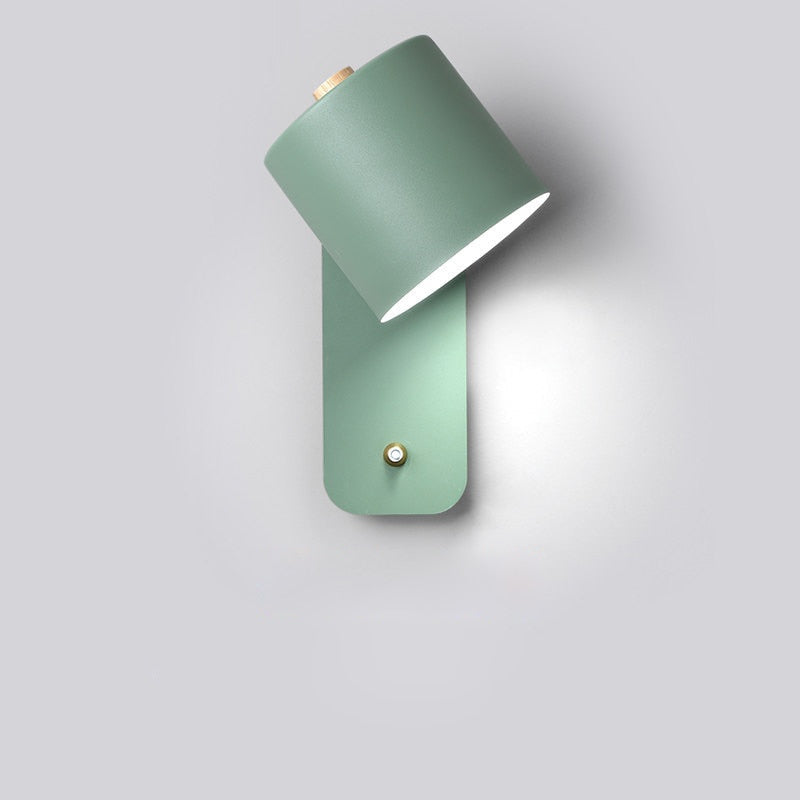Moderne metallvegglampe med integrert bryter | Euroselle