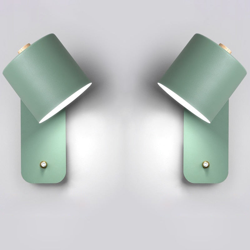 Moderne metallvegglampe med integrert bryter | Euroselle