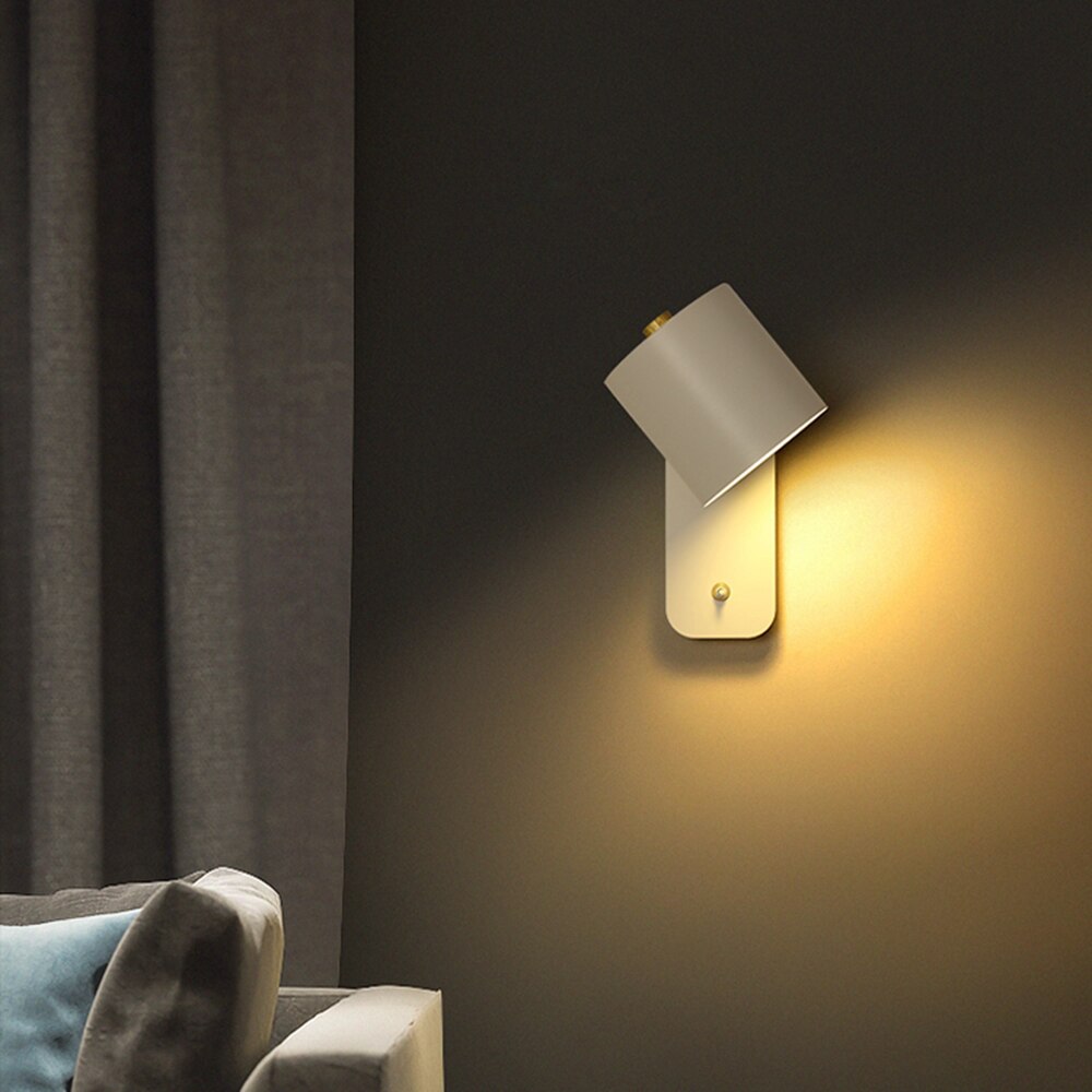 Moderne metallvegglampe med integrert bryter | Euroselle
