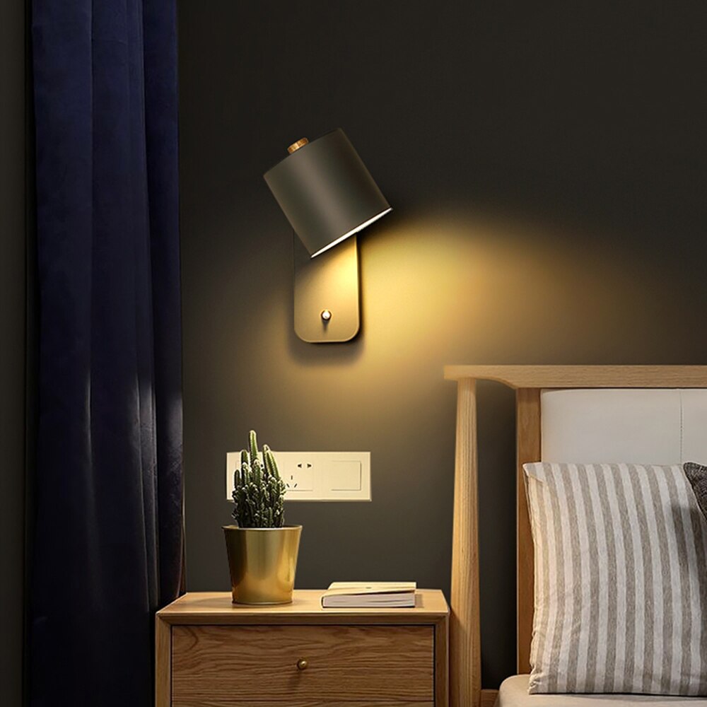 Moderne metallvegglampe med integrert bryter | Euroselle