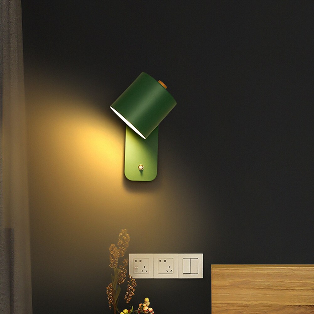 Moderne metallvegglampe med integrert bryter | Euroselle