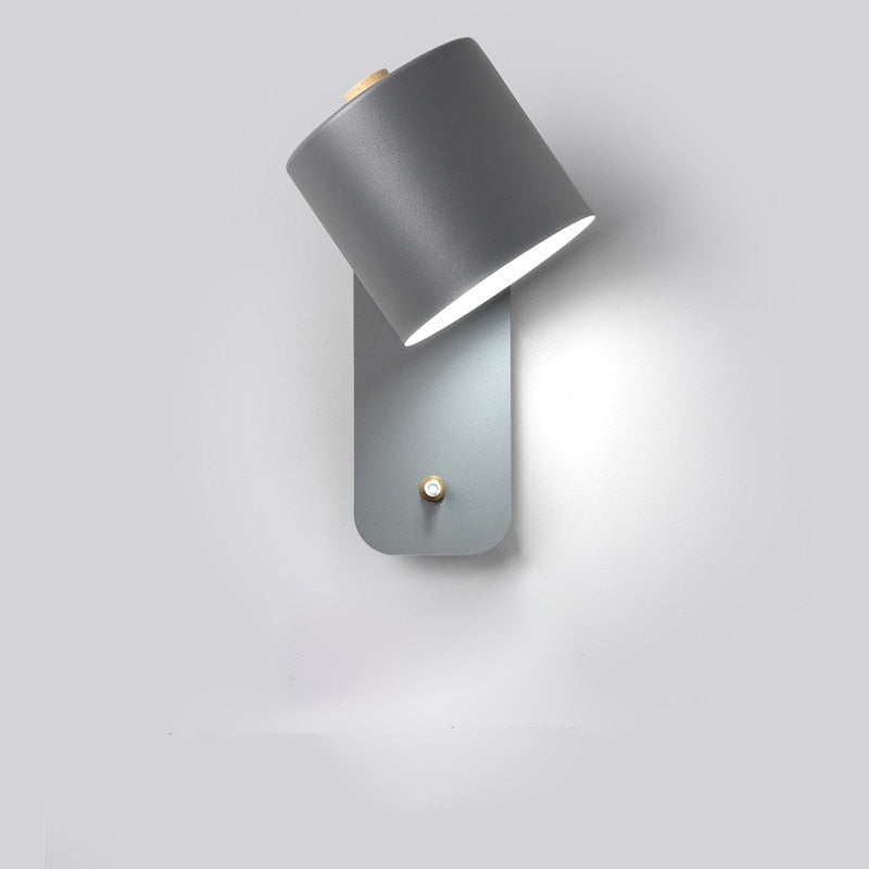 Moderne metallvegglampe med integrert bryter | Euroselle