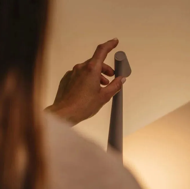 Náladové světlo v nordickém minimalistickém designu | Bezdrátové | LED | Lampa na čtení | Jídelní lampa | Euroselle