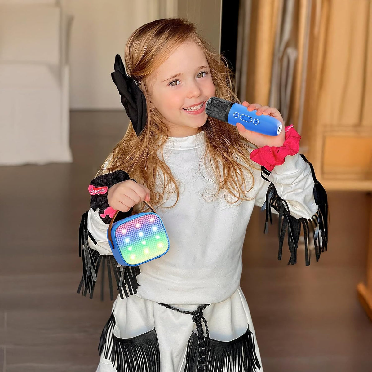 Mini-machine de karaoké portable avec enceinte Bluetooth et 2 microphones sans fil – Veylo | Euroselle