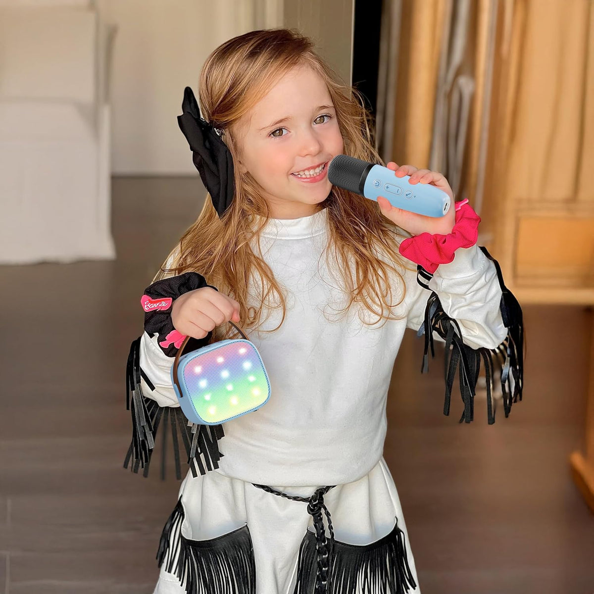 Mini-machine de karaoké portable avec enceinte Bluetooth et 2 microphones sans fil – Veylo | Euroselle