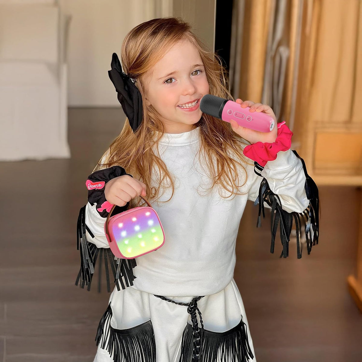 Mini-machine de karaoké portable avec enceinte Bluetooth et 2 microphones sans fil – Veylo | Euroselle