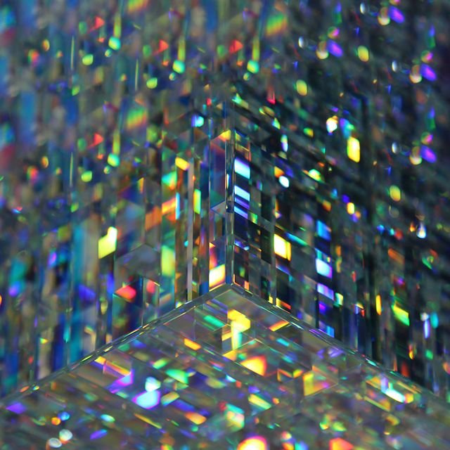 Fantasy Chroma Cube — Multi-Faceted Geometric Reflection Ornament