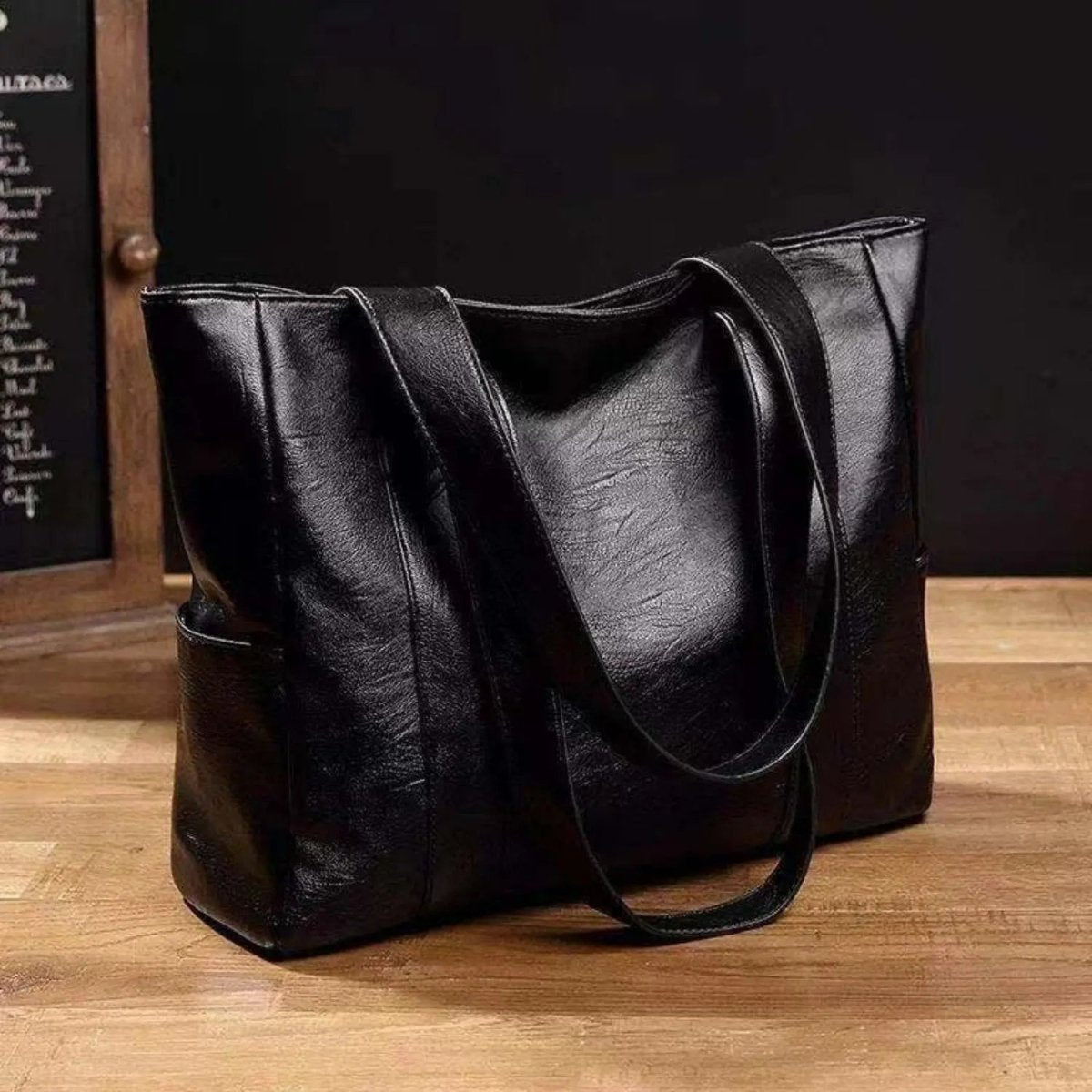 Elegante borsa a spalla in pelle dallo stile rétro e dalla superficie liscia | Euroselle