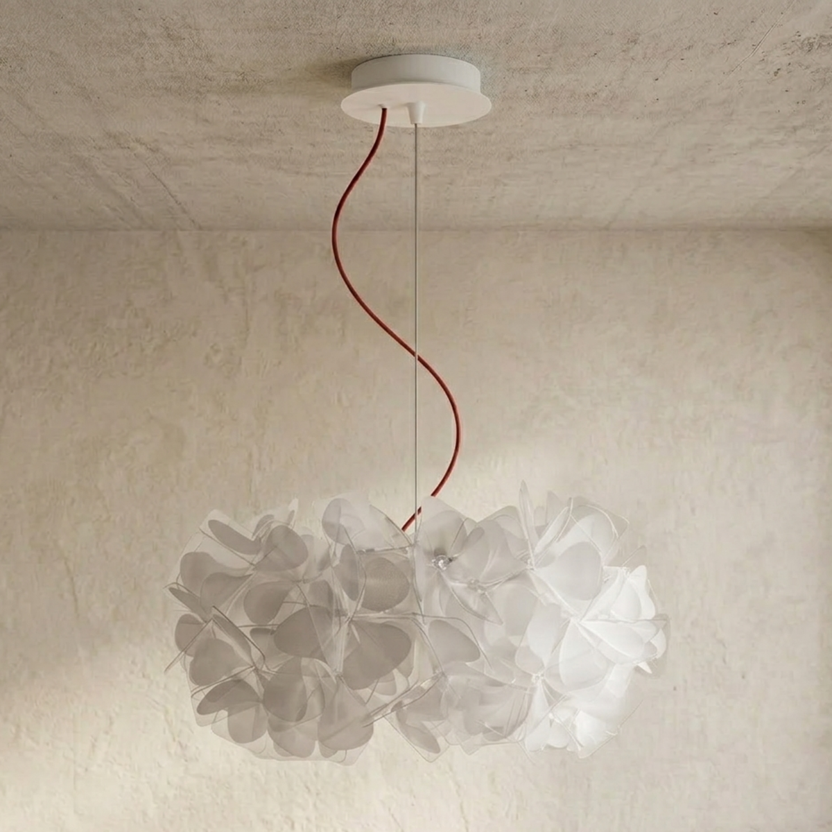 Suspension en grappe de pétales de fleurs — Blanche ou dorée