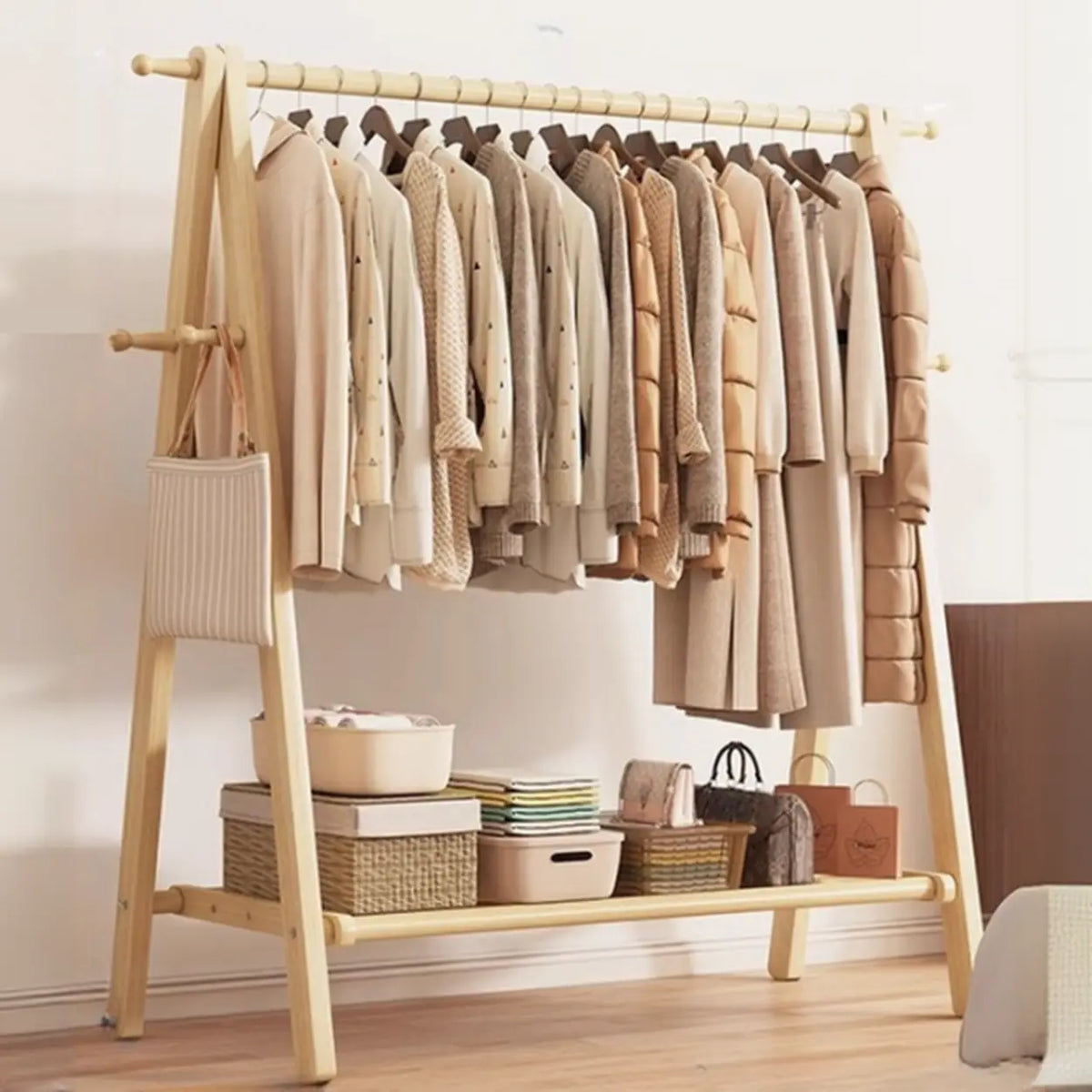 Perchero de madera de 59 in — plegable en forma de A, con ganchos y estante