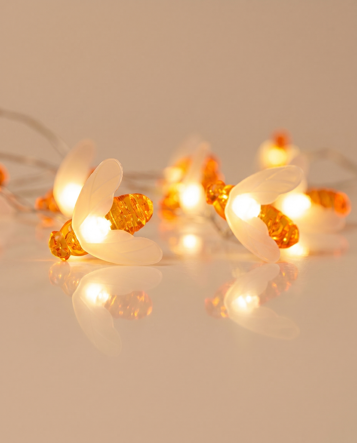 Solarbetriebene Bienen-Lichterkette – Skulpturales Bienendesign