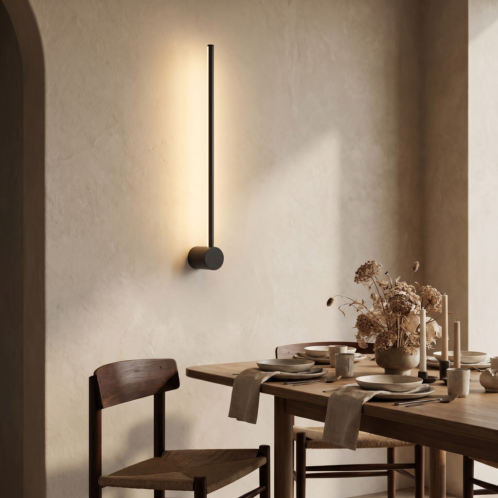 Aplică de perete LED liniară — neagră, design vertical elegant