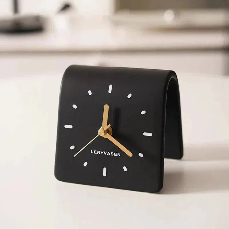 Keramische tafelklok met stil quartz uurwerk, 4.8 Inch, afgerond minimalistisch uurwerk voor slaapkamer, nachtkastje, kantoor, bureau en woondecoratie, werkt op batterijen