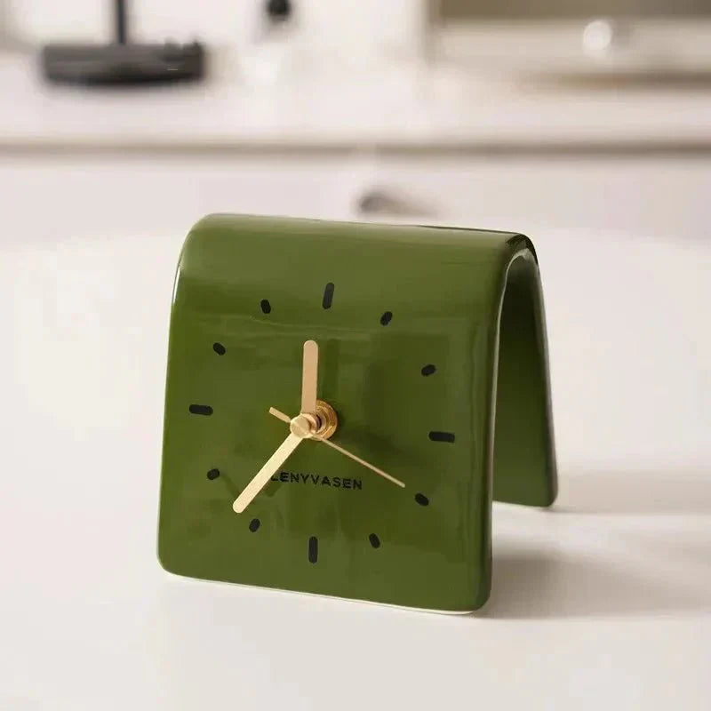 Keramische tafelklok met stil quartz uurwerk, 4.8 Inch, afgerond minimalistisch uurwerk voor slaapkamer, nachtkastje, kantoor, bureau en woondecoratie, werkt op batterijen