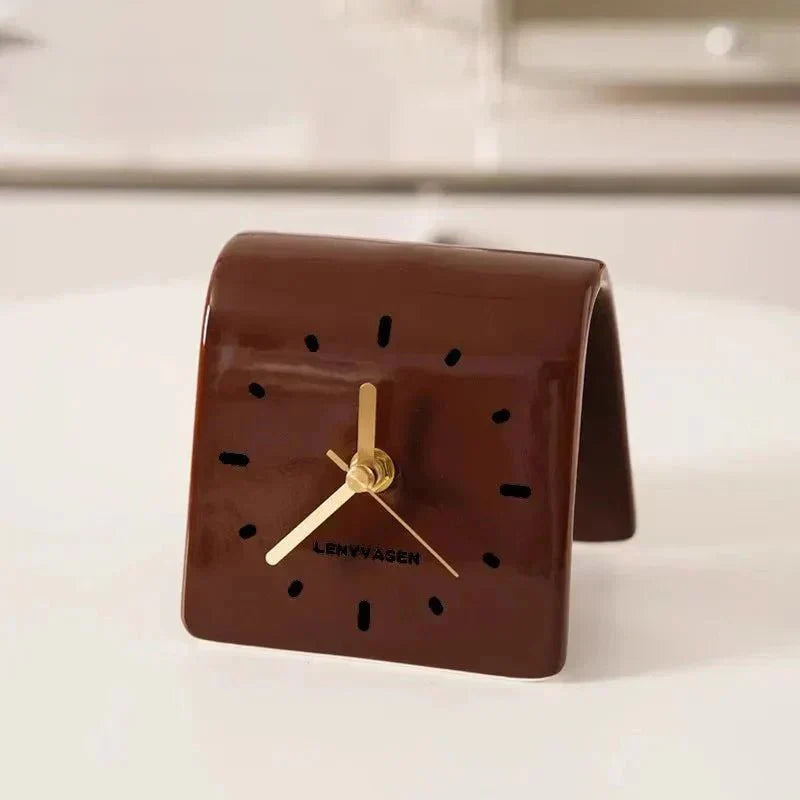 Keramische tafelklok met stil quartz uurwerk, 4.8 Inch, afgerond minimalistisch uurwerk voor slaapkamer, nachtkastje, kantoor, bureau en woondecoratie, werkt op batterijen