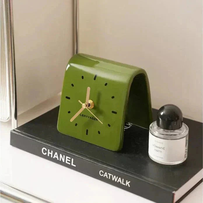 Keramische tafelklok met stil quartz uurwerk, 4.8 Inch, afgerond minimalistisch uurwerk voor slaapkamer, nachtkastje, kantoor, bureau en woondecoratie, werkt op batterijen