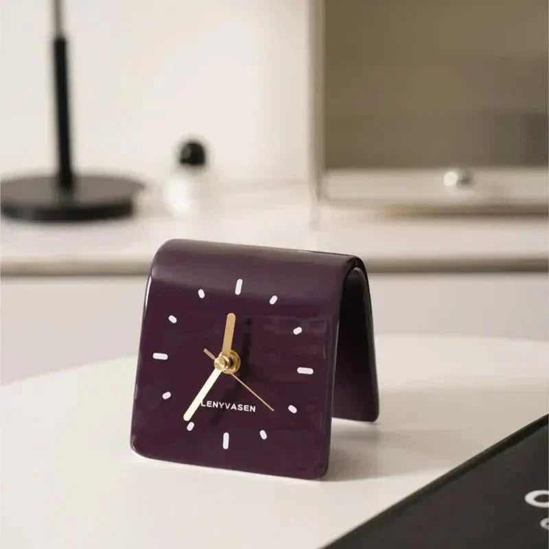Keramische tafelklok met stil quartz uurwerk, 4.8 Inch, afgerond minimalistisch uurwerk voor slaapkamer, nachtkastje, kantoor, bureau en woondecoratie, werkt op batterijen