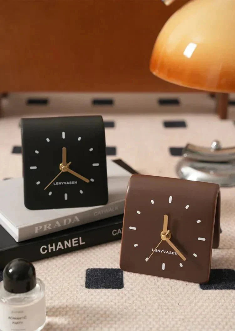 Keramische tafelklok met stil quartz uurwerk, 4.8 Inch, afgerond minimalistisch uurwerk voor slaapkamer, nachtkastje, kantoor, bureau en woondecoratie, werkt op batterijen