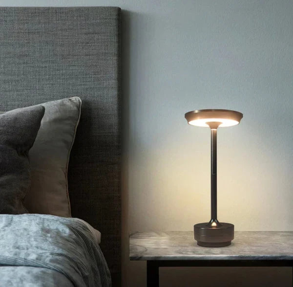 Dobíjecí kovová LED stolní lampa IP66 — dotykové ovládání, 4 úrovně