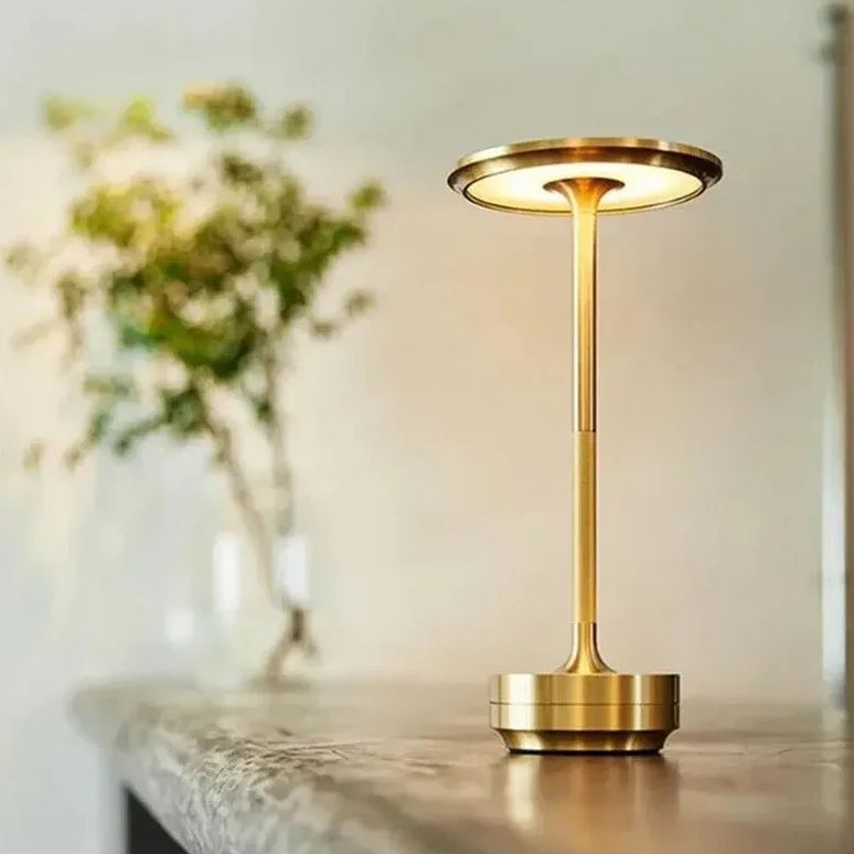 Dobíjecí kovová LED stolní lampa IP66 — dotykové ovládání, 4 úrovně