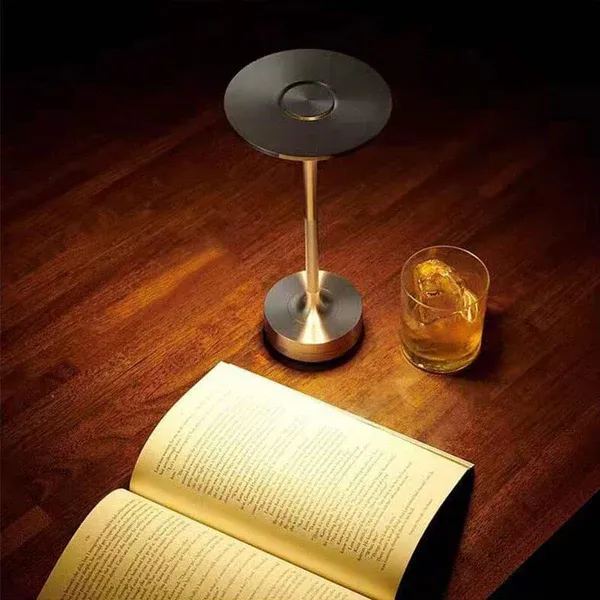 Dobíjecí kovová LED stolní lampa IP66 — dotykové ovládání, 4 úrovně