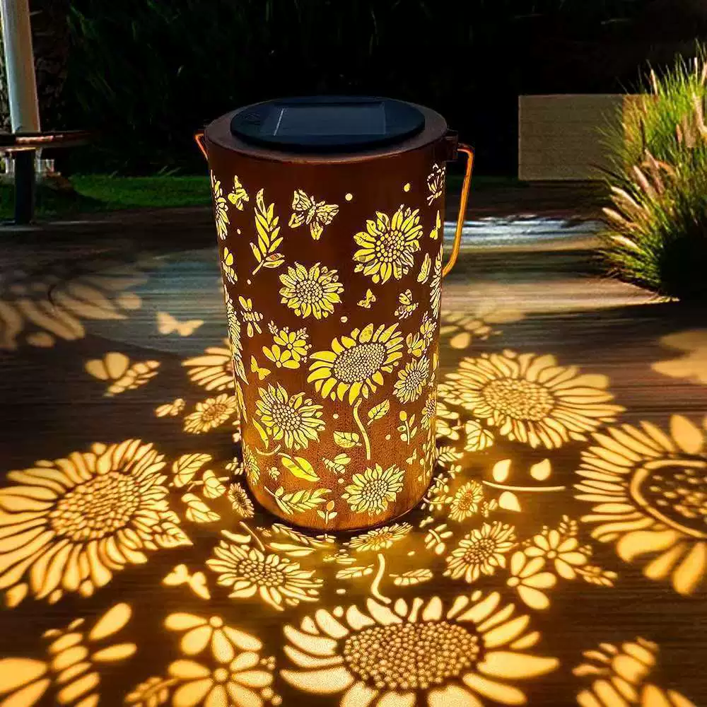 Felinar solar decorativ — lampă reîncărcabilă, cu decupaje florale