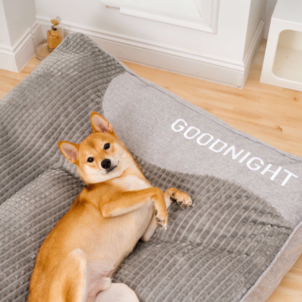 大型犬向けの体をしっかり支えるペット用ベッド - 取り外し可能なカバー付きのベルベット調ボルスターベッド、グレー、47インチ - 中型犬向けの洗濯機で洗えるクッション t