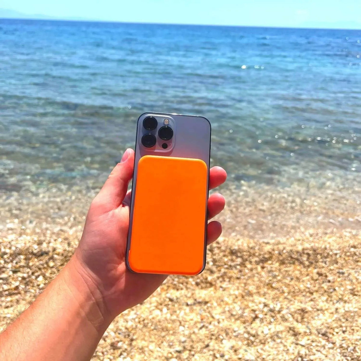 Magnetická baterie pro iPhone — bezdrátová nabíječka s magnetickým uchycením