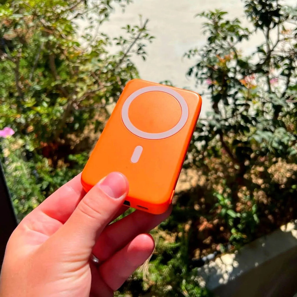 Magnetická baterie pro iPhone — bezdrátová nabíječka s magnetickým uchycením