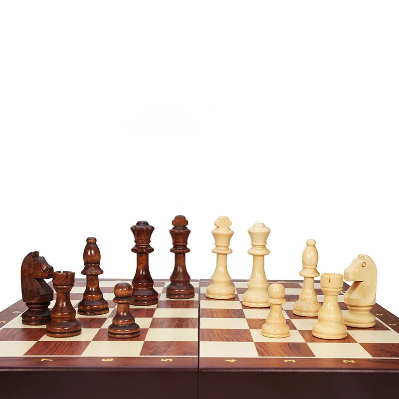 Jeu d’échecs en bois fabriqué à la main — plateau pliable, pièces en bois massif
